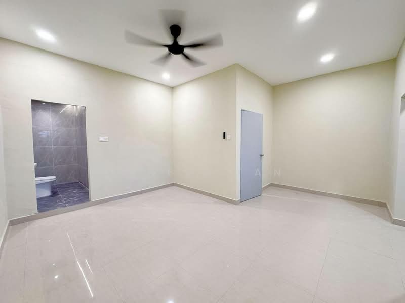 Rumah Teres 2 Tingkat untuk Dijual di Skudai (Johor) - Erness Tan - Master Room - PropertyGuru.com.my