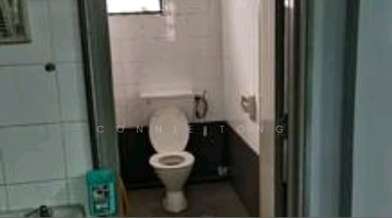 Shop for Sale in Seksyen 27 (Shah Alam) - Connie Tong - Bathroom - PropertyGuru.com.my