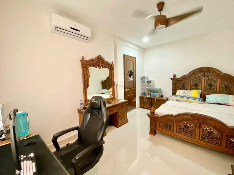 Rumah Teres 2.5 Tingkat untuk Dijual di Shah Alam (Selangor) - Reena Sarif - Bedroom - PropertyGuru.com.my