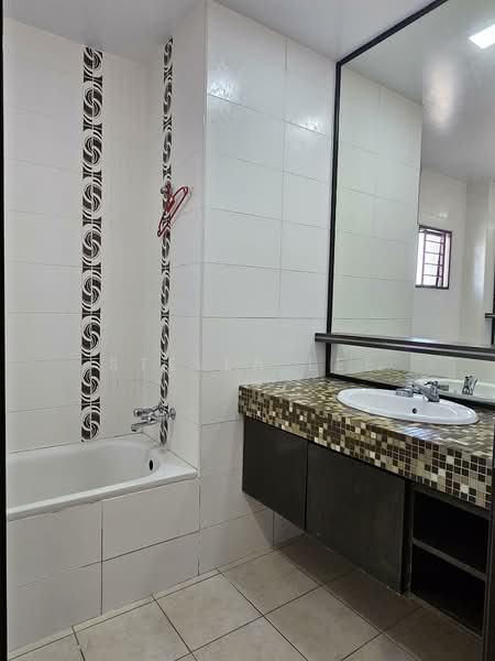Rumah Berkembar untuk Dijual di Bandar Sungai Long (Selangor) - Stella Lee - Bathroom - PropertyGuru.com.my