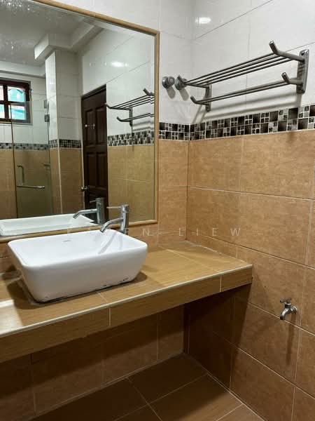 Semi-Detached House for Rent in Kajang (Selangor) - Kazen Liew - Bathroom - PropertyGuru.com.my