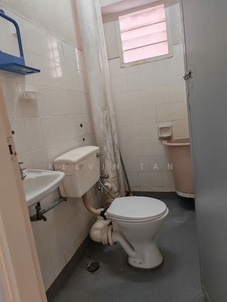 Greenlane Heights Block E untuk Untuk Disewa - RM 1,000 /bulan, Mac 2026 - Bathroom - PropertyGuru.com.my