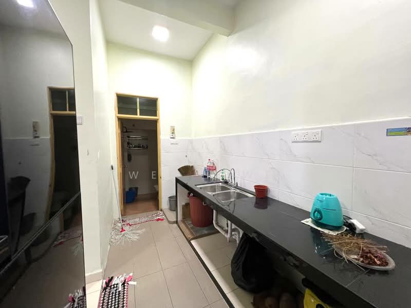 Cluster House for Sale in Taman Scientex Pasir Gudang (Pasir Gudang) - Wee Howe - Kitchen - PropertyGuru.com.my