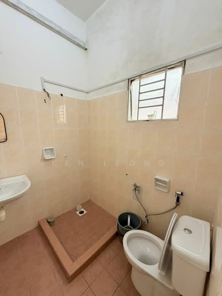 2-storey Terraced House for Rent in Bandar Putra Permai (Seri Kembangan) - Ken Leong - Bathroom - PropertyGuru.com.my
