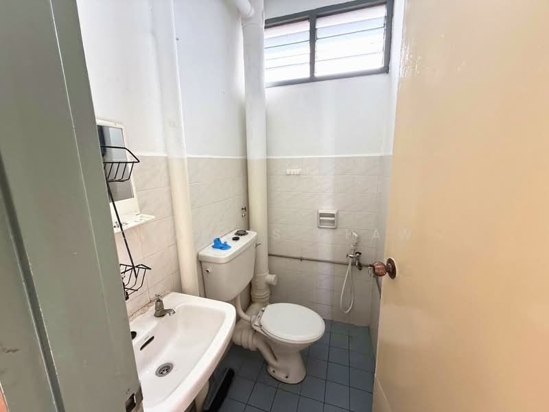 Condominium for Rent at Indah Bay Condominium - Charles Chaw - Bathroom - PropertyGuru.com.my