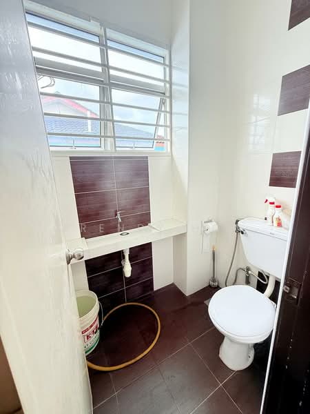 Rumah Teres 2 Tingkat untuk Dijual di Taman Setia Indah (Tebrau) - Brendy Hoo - Bathroom - PropertyGuru.com.my