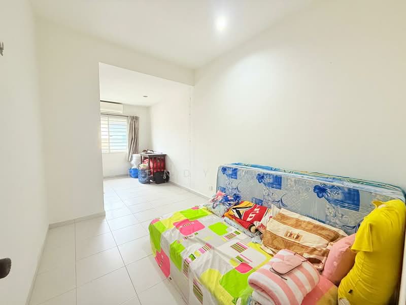 Rumah Teres 2 Tingkat untuk Dijual di Taman Setia Indah (Tebrau) - Brendy Hoo - Living Room - PropertyGuru.com.my