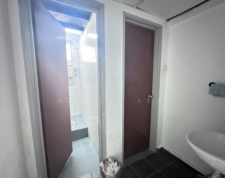 Shop / Office for Sale in Danau Kota (Setapak) - Vincent Lee - Bathroom - PropertyGuru.com.my