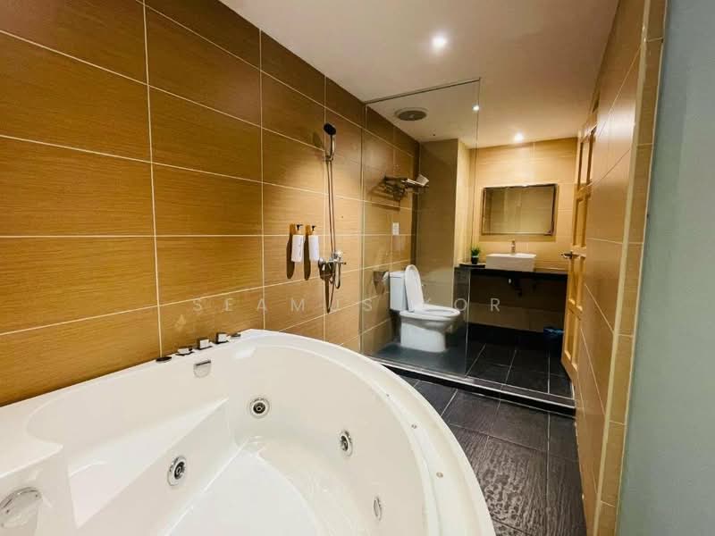 Hotel / Resort for Sale in Taman Maju (Batu Pahat) - Seamus Kor - Bathroom - PropertyGuru.com.my