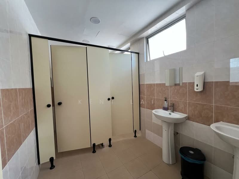 Kilang untuk Dijual di Puchong (Selangor) - Kent Lai - Bathroom - PropertyGuru.com.my