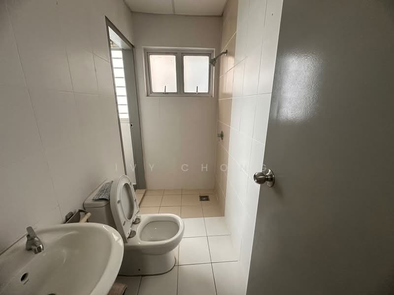 Kondominium untuk Disewa di The Wharf Residence - Ivy Chong - Bathroom - PropertyGuru.com.my