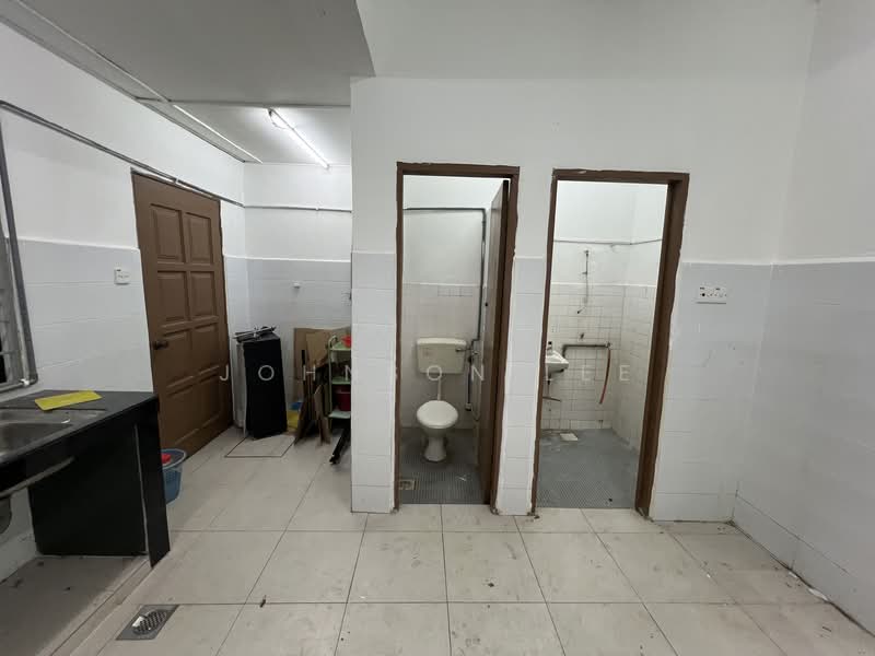 2-storey Terraced House for Sale in Taman Kencana (Ampang) - Johnson Lee - Bathroom - PropertyGuru.com.my