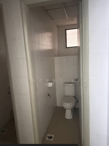 Shop / Office for Sale in Bandar Utama 5 (Bandar Utama) - Vincent Lee - Bathroom - PropertyGuru.com.my