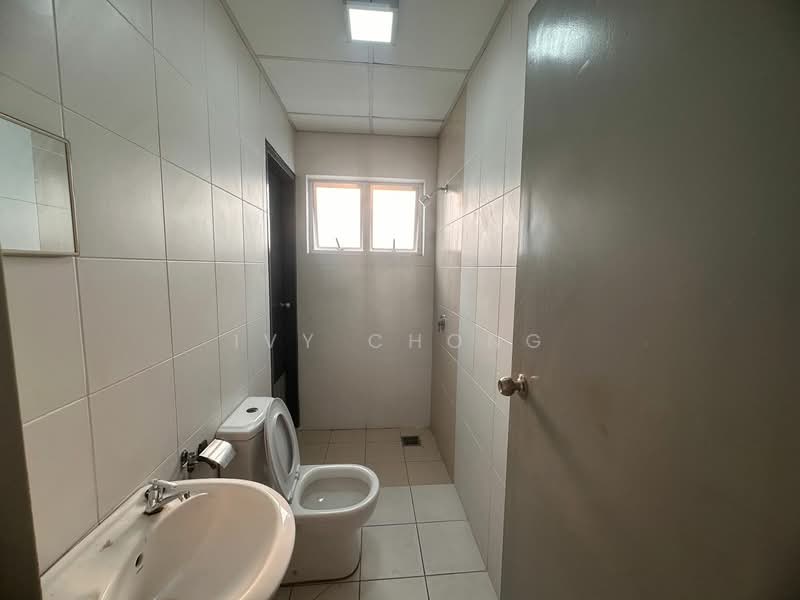 Kondominium untuk Disewa di The Wharf Residence - Ivy Chong - Bathroom - PropertyGuru.com.my