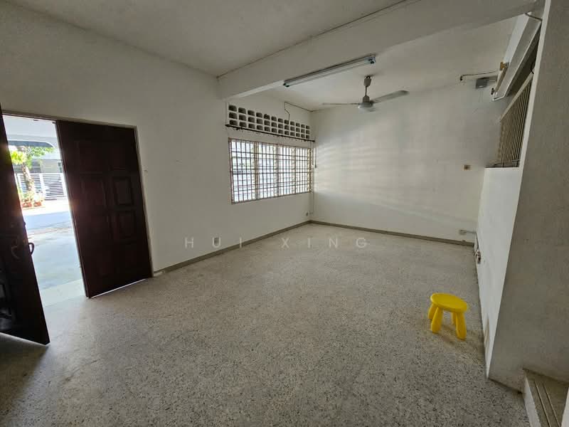 Rumah Teres untuk Dijual di Island Glades (Jelutong) - Hui Xing - Living Room - PropertyGuru.com.my