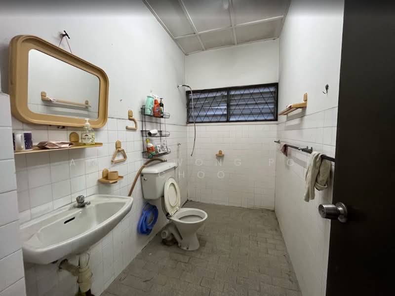 Rumah Teres 3 Tingkat untuk Dijual di Taman Muda (Ampang) - Angie Wong Poh Choo - Bathroom - PropertyGuru.com.my
