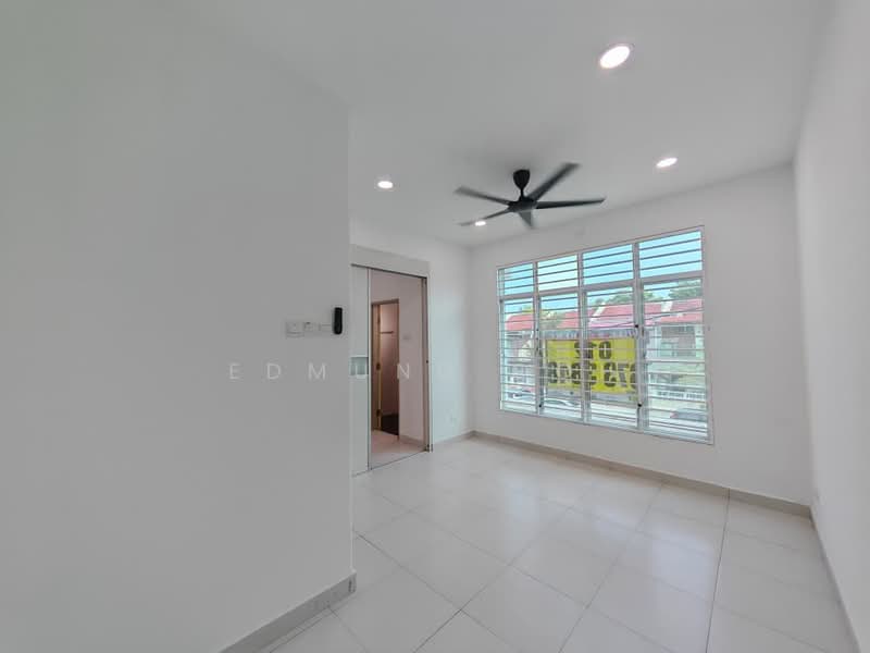 Taman Pelangi Semenyih 2 untuk Untuk Dijual - RM 460,000, Apr 2026 - Living Room - PropertyGuru.com.my
