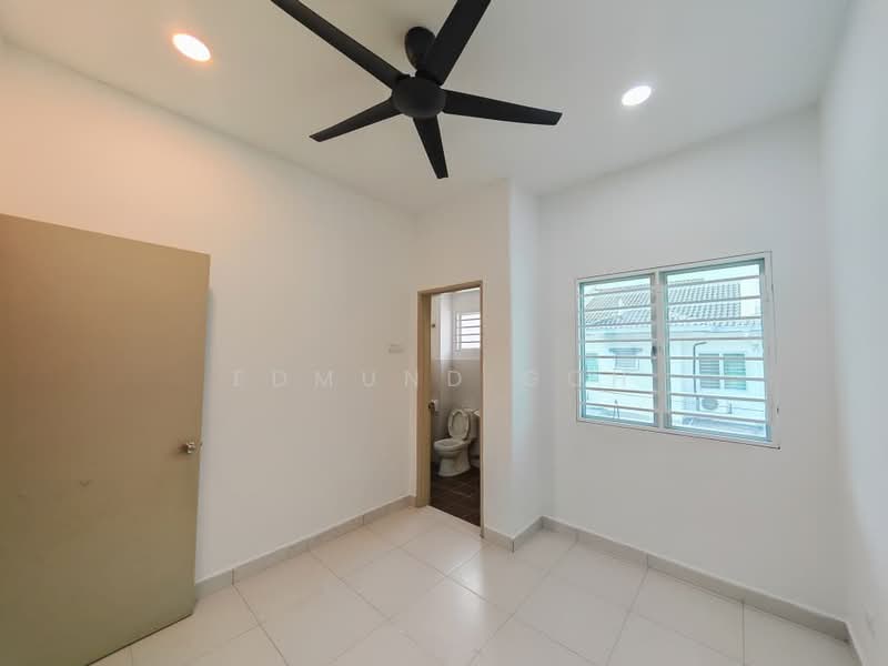 Taman Pelangi Semenyih 2 untuk Untuk Dijual - RM 460,000, Apr 2026 - Bathroom - PropertyGuru.com.my