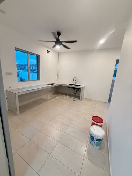 Rumah Teres 2 Tingkat untuk Dijual di Chemor (Perak) - Sam . - Kitchen - PropertyGuru.com.my