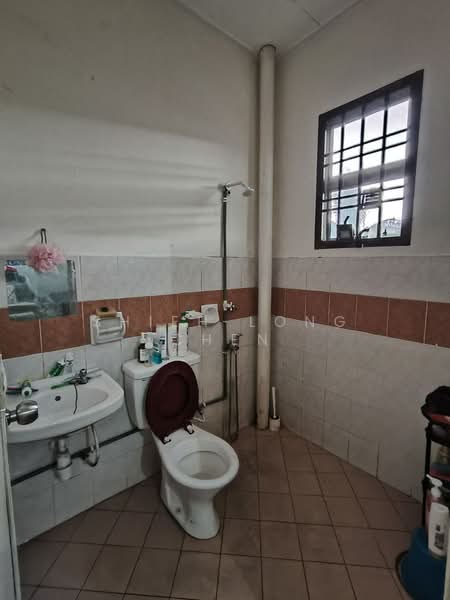 2-storey Terraced House for Sale in Taman Sri Putri (Skudai) - Shieh Long Chen - Bathroom - PropertyGuru.com.my