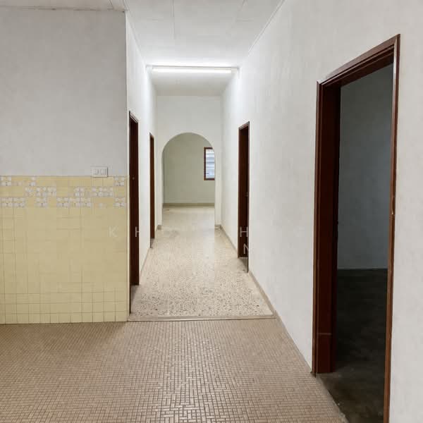 Bungalow for Sale in Taman Serdang Utama (Seri Kembangan) - Kho Chng Guan - Corridor - PropertyGuru.com.my