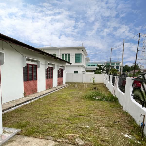 Bungalow for Sale in Taman Serdang Utama (Seri Kembangan) - Kho Chng Guan - Exterior - PropertyGuru.com.my