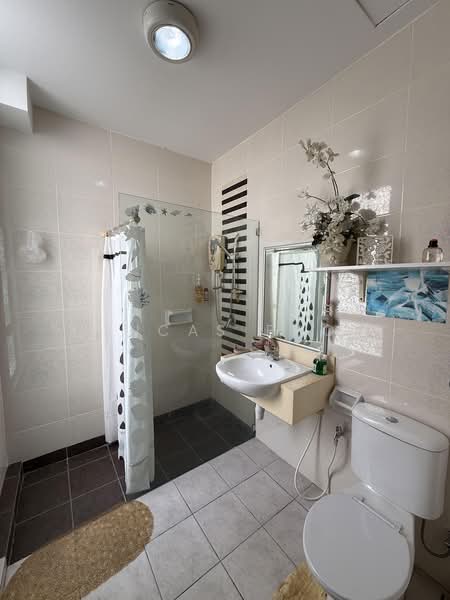 Kondominium untuk Disewa di The Brezza - Lucas Foo - Bathroom - PropertyGuru.com.my