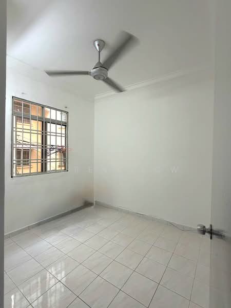 Apartment for Sale at Sri Awana Townhouse - Serene Low - PropertyGuru.com.my