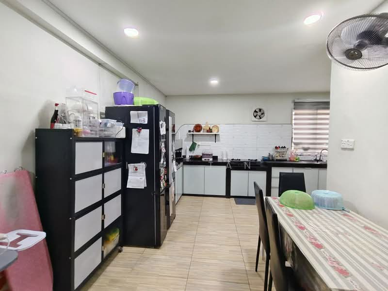 2-storey Terraced House for Sale in Bandar Putra (Kulai) - Iden Tan - Kitchen - PropertyGuru.com.my