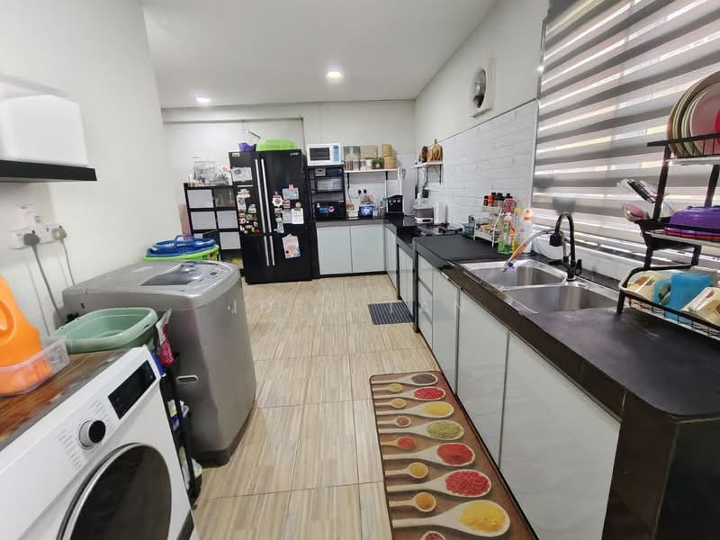 2-storey Terraced House for Sale in Bandar Putra (Kulai) - Iden Tan - Kitchen - PropertyGuru.com.my
