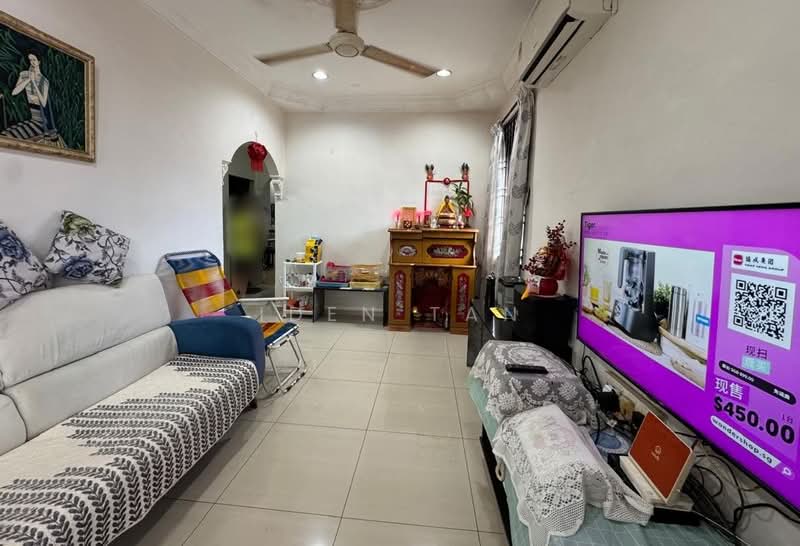 1-storey Terraced House for Sale in Taman Universiti (Skudai) - Iden Tan - Living Room - PropertyGuru.com.my