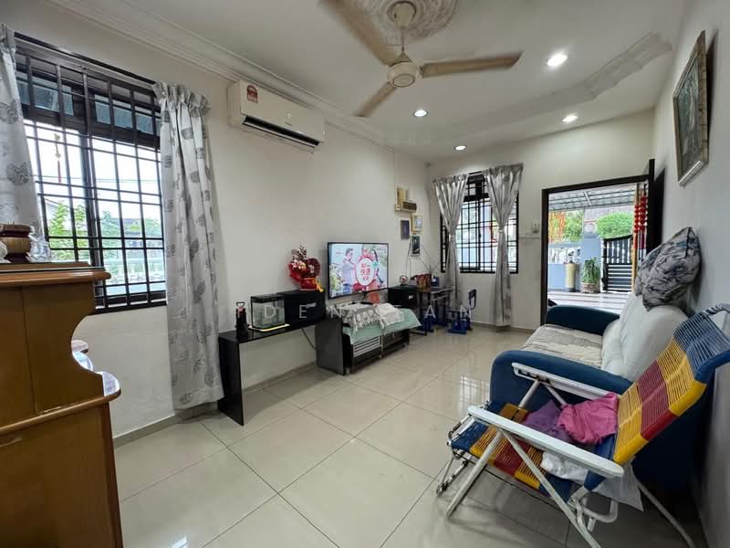 1-storey Terraced House for Sale in Taman Universiti (Skudai) - Iden Tan - Living Room - PropertyGuru.com.my
