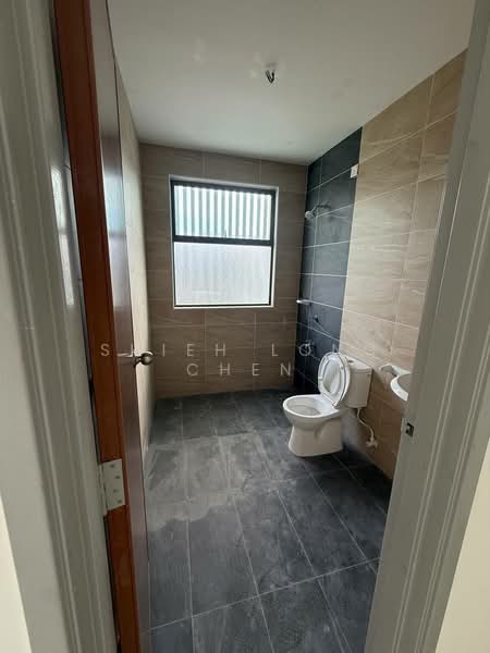 2-storey Terraced House for Sale in Taman Bestari Indah (Ulu Tiram) - Shieh Long Chen - Bathroom - PropertyGuru.com.my