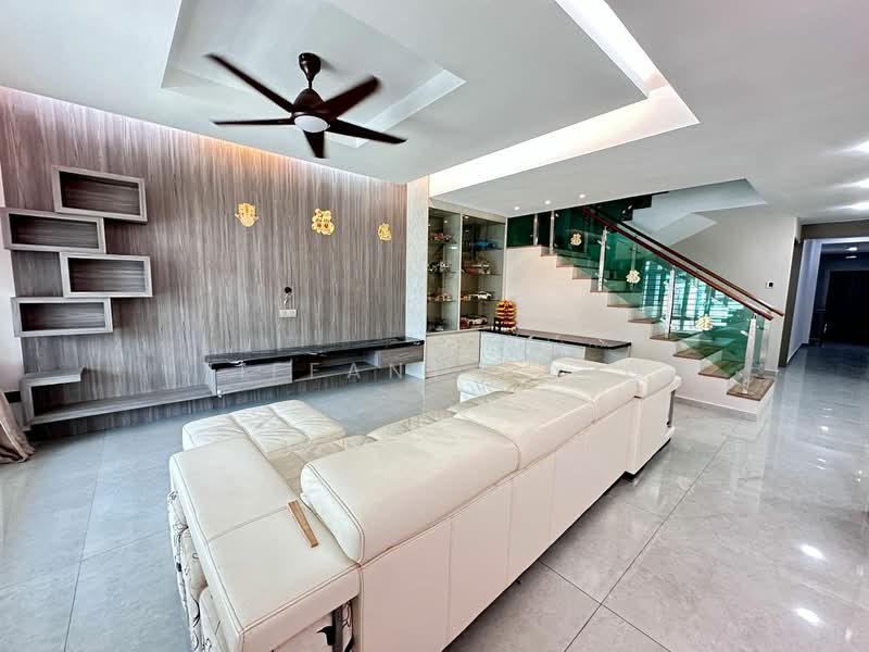 Taman Bukit Rawang Jaya untuk Untuk Dijual - RM 700,000, Apr 2026 - Living Room - PropertyGuru.com.my