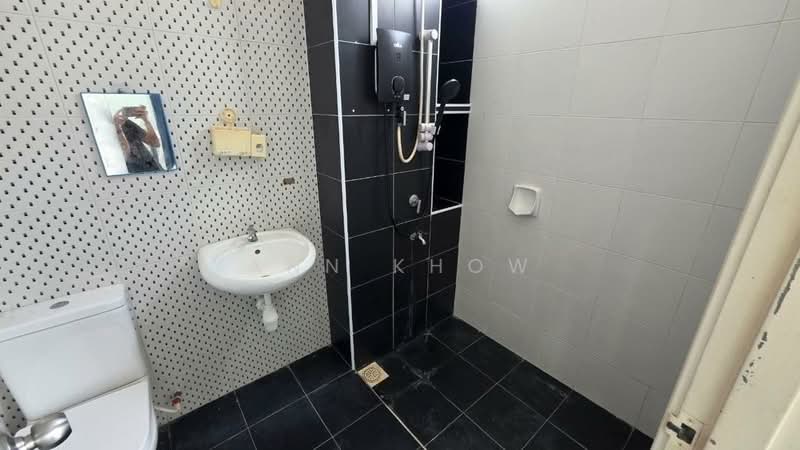 2-storey Terraced House for Rent in Setia Eco Village (Gelang Patah) - Ann Khow - Bathroom - PropertyGuru.com.my