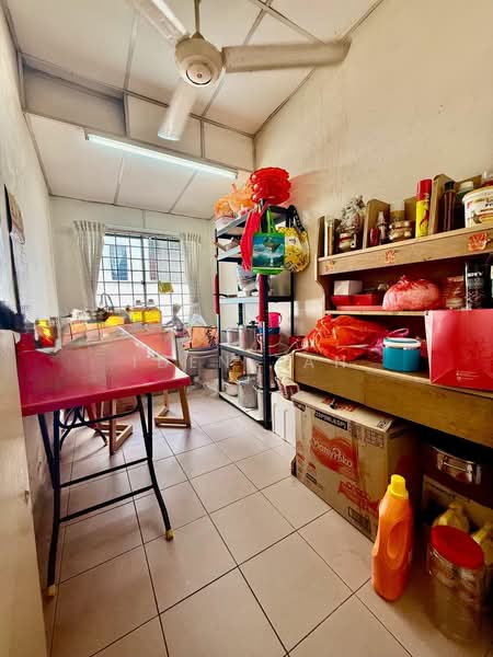 2-storey Terraced House for Sale in Taman Molek (Johor Bahru) - Iden Tan - Kitchen - PropertyGuru.com.my