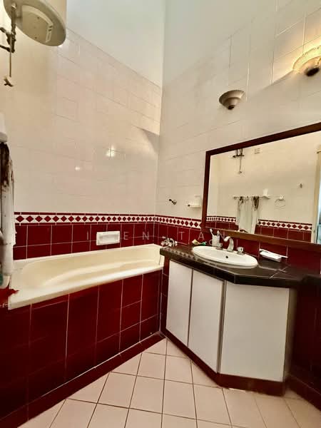 2-storey Terraced House for Sale in Taman Molek (Johor Bahru) - Iden Tan - Bathroom - PropertyGuru.com.my