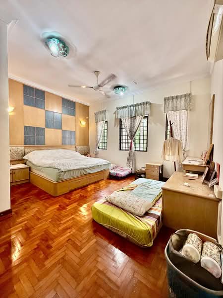 2-storey Terraced House for Sale in Taman Molek (Johor Bahru) - Iden Tan - Bedroom - PropertyGuru.com.my