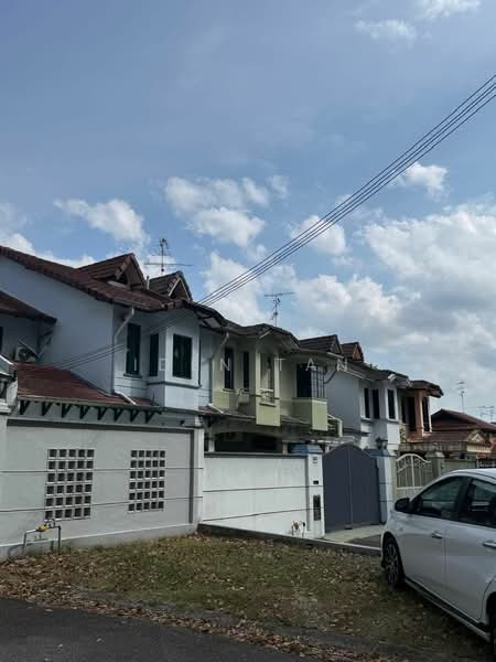 2-storey Terraced House for Sale in Taman Molek (Johor Bahru) - Iden Tan - Exterior - PropertyGuru.com.my