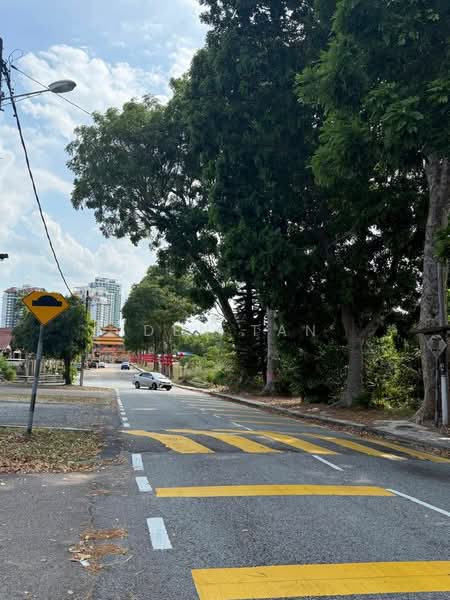 2-storey Terraced House for Sale in Taman Molek (Johor Bahru) - Iden Tan - Exterior - PropertyGuru.com.my