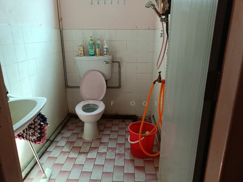 2-storey Terraced House for Sale in Dato Keramat (George Town) - Jeff Ooi - Bathroom - PropertyGuru.com.my