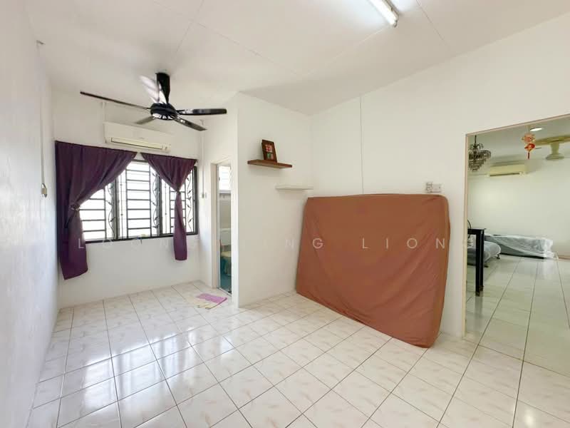Taman Seri Setanggi untuk Untuk Dijual - RM 246,000, Mac 2026 - Living Room - PropertyGuru.com.my