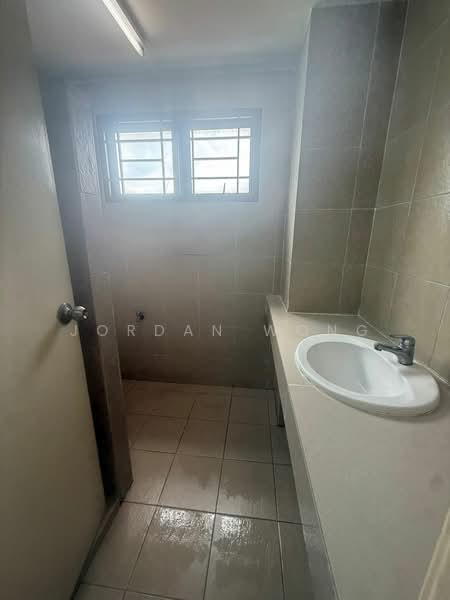 Larkin Residence (Phase One) untuk Untuk Dijual - RM 418,000, Mac 2026 - Bathroom - PropertyGuru.com.my