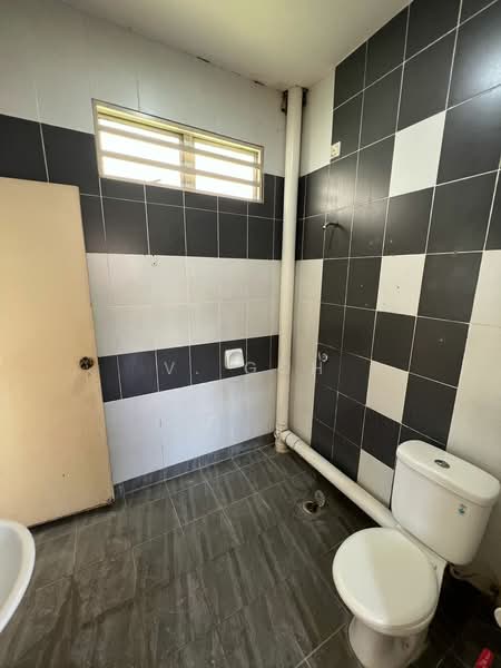 Villa Tanjung Permai untuk Untuk Disewa - RM 2,500 /bulan, Mac 2026 - Bathroom - PropertyGuru.com.my