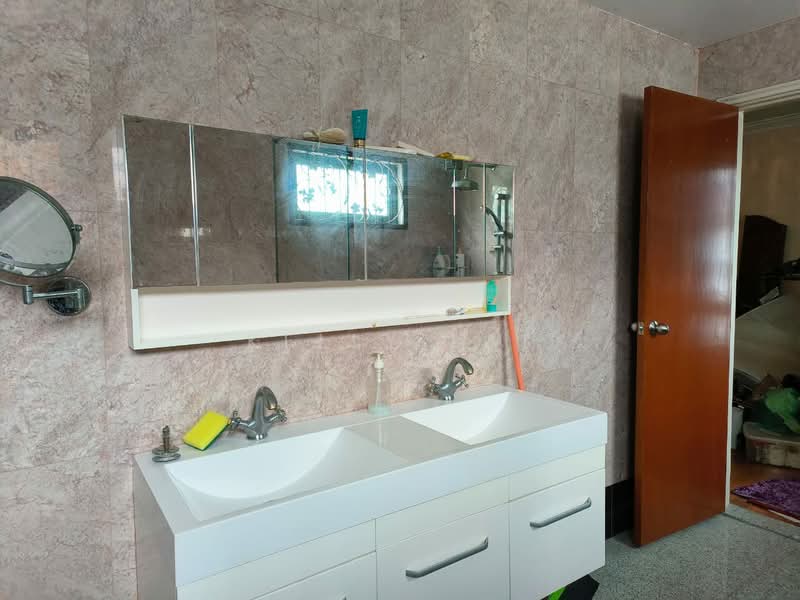 Semi-Detached House for Sale in Jalan Ipoh (Kuala Lumpur) - Kelly Lai - Bathroom - PropertyGuru.com.my