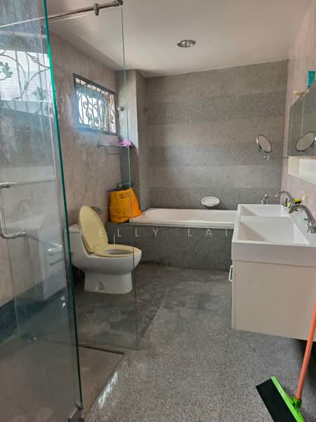 Semi-Detached House for Sale in Jalan Ipoh (Kuala Lumpur) - Kelly Lai - Bathroom - PropertyGuru.com.my