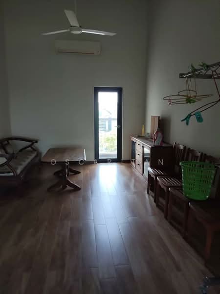 2-storey Terraced House for Sale in Laman Glenmarie (Shah Alam) - Oscar Tan - Living Room - PropertyGuru.com.my