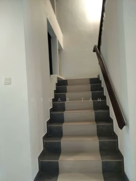 2-storey Terraced House for Sale in Laman Glenmarie (Shah Alam) - Oscar Tan - Corridor - PropertyGuru.com.my