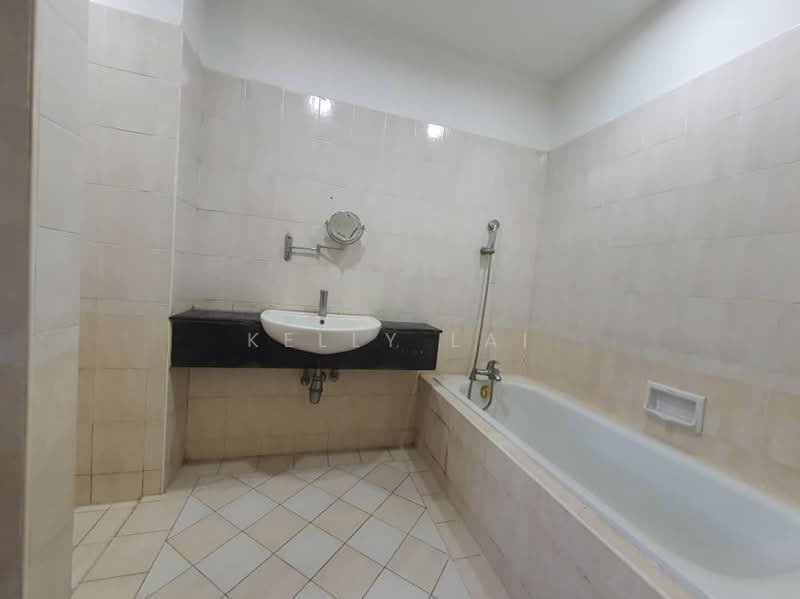 3-storey Terraced House for Sale in Taman Tasik Indah Mewah (Batu) - Kelly Lai - Bathroom - PropertyGuru.com.my