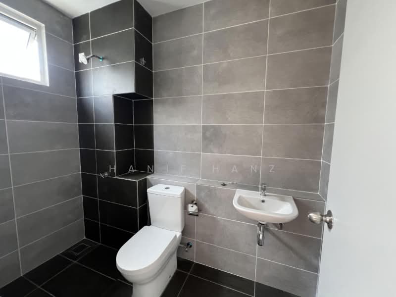 Semi-Detached House for Sale in Bandar Baru Bangi (Selangor) - Hanif Hanz - Bathroom - PropertyGuru.com.my